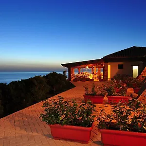 Hotel Corsaro Nero, Portu Maga